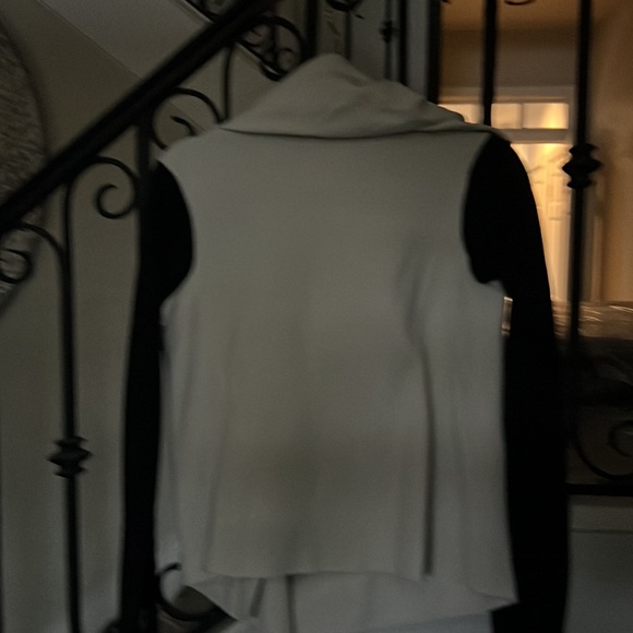 Alala jacket… cream with black sleeves. Size XS - Picture 3 of 6